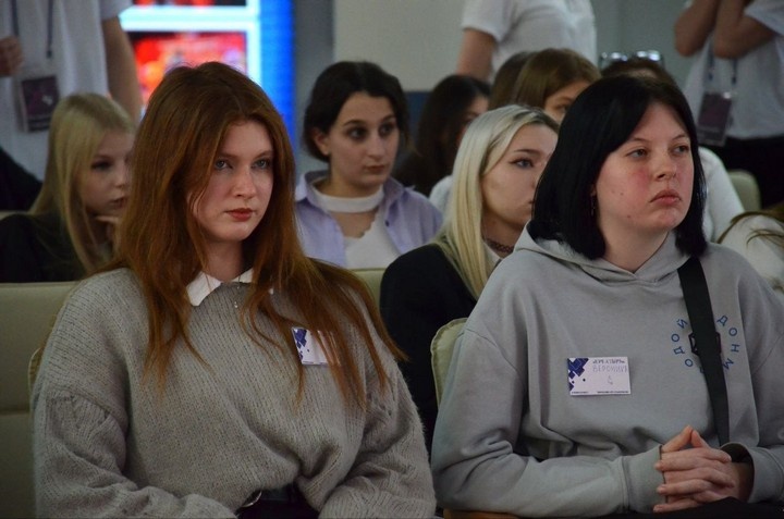 Ирина Замулинская (слева). Красносулинский вестник  📷
