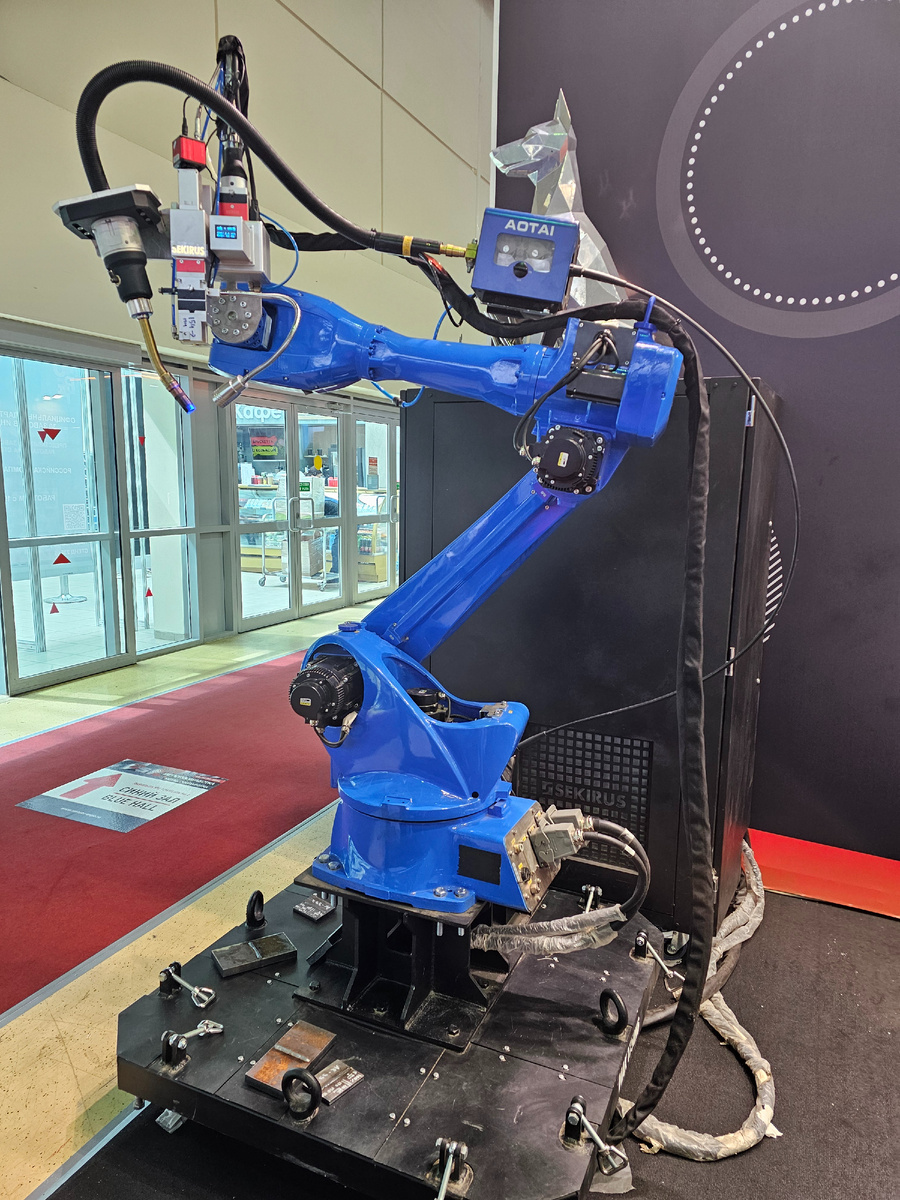 Роботизированный комплекс лазерно-дуговой гибридной сварки