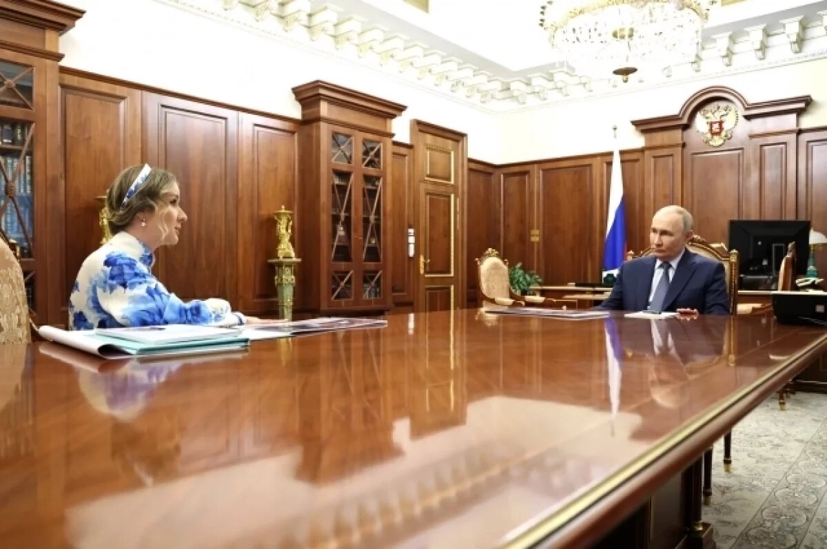    Путин поддержал идею создания Всероссийской службы помощи семье