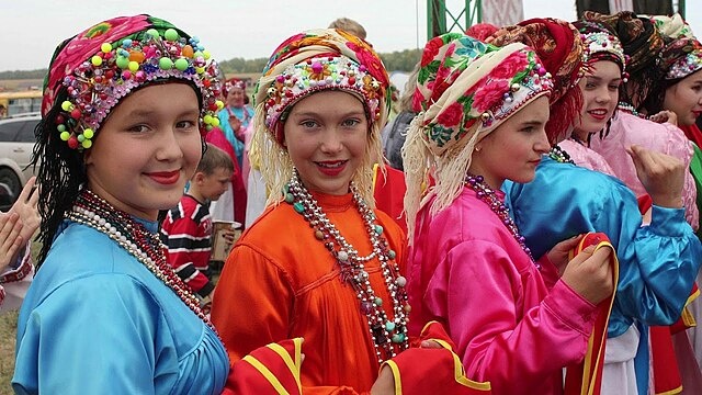 Мокшанские девушки. Фото из свободных источников в Интернете.