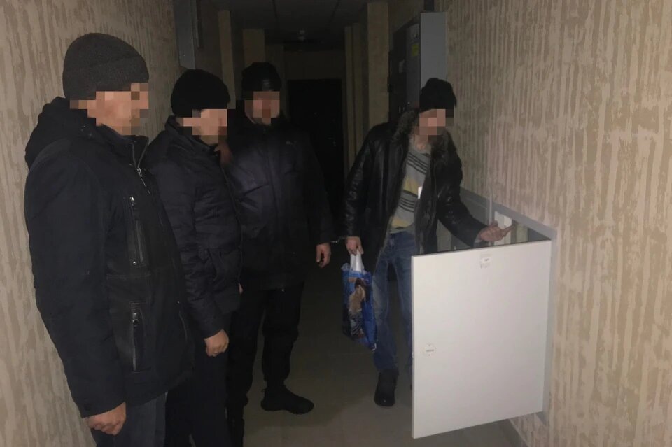 Константин на следственном эксперименте. Фото: СК по Алтайскому краю.