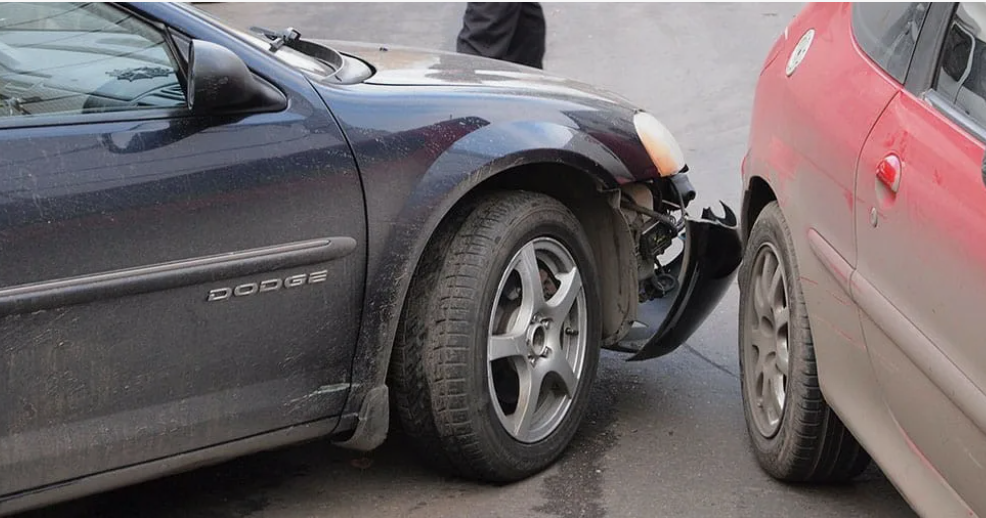 Мелкое ДТП: зацепил соседнюю машину. Как правильно себя вести в этой ситуации?