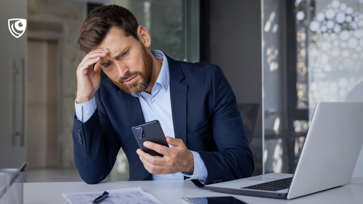 На уловки мошенников ведутся не только пенсионеры. Жертвами становятся депутаты, ученые, артисты, программисты и даже сотрудники служб информационной безопасности. 