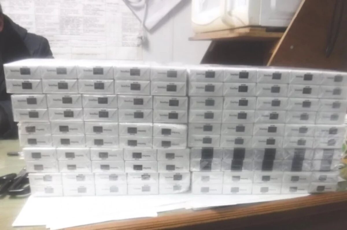    Продававшие изъятые сигареты новосибирские таможенники пойдут под суд