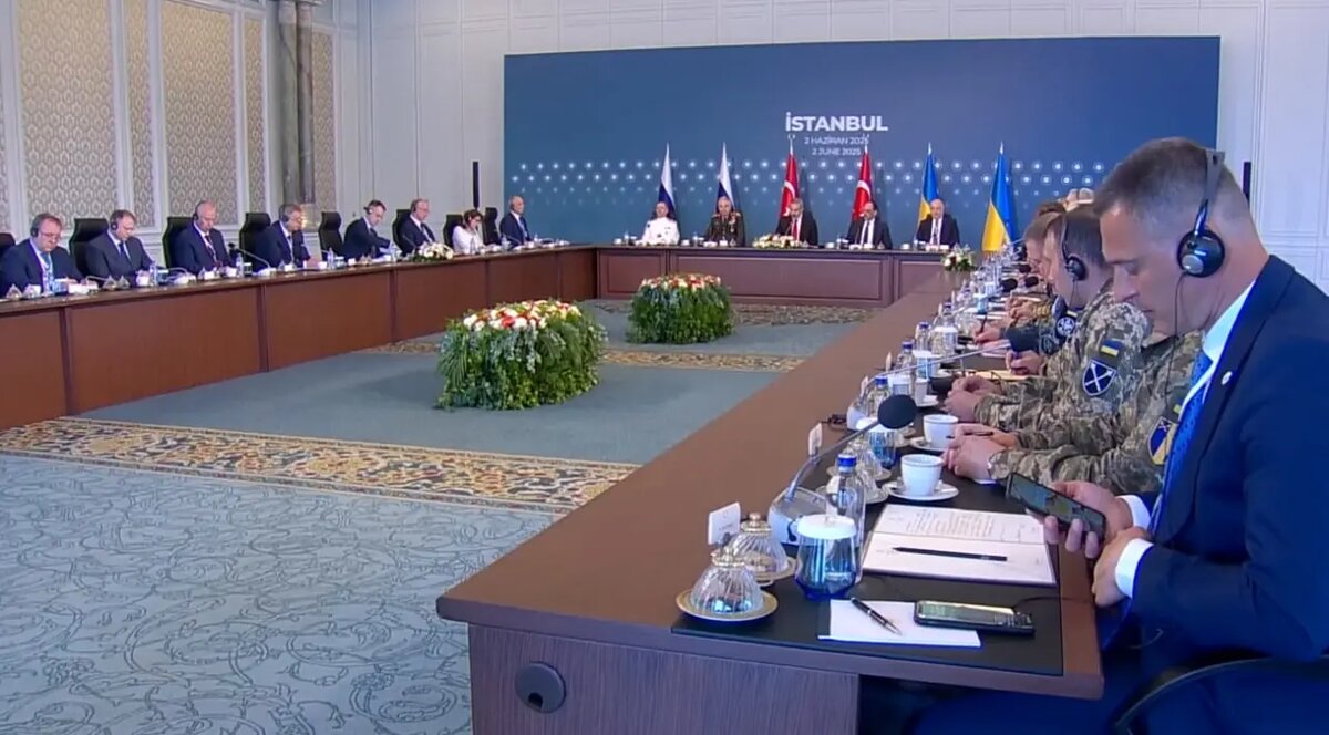    Фото: скриншот из прямой трансляции пресс-службы МИД России.