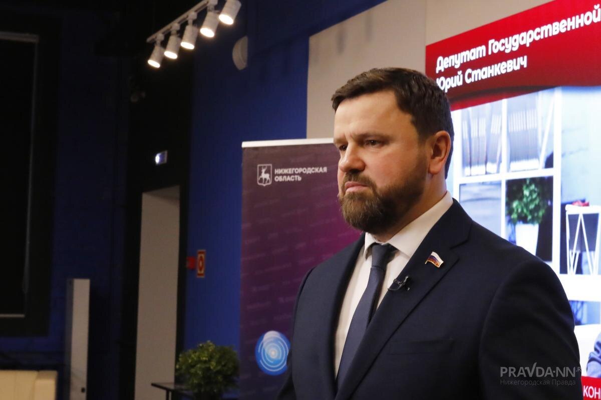    По мнению депутата, переход на тестирование через ОГЭ и ЕГЭ был оправдан