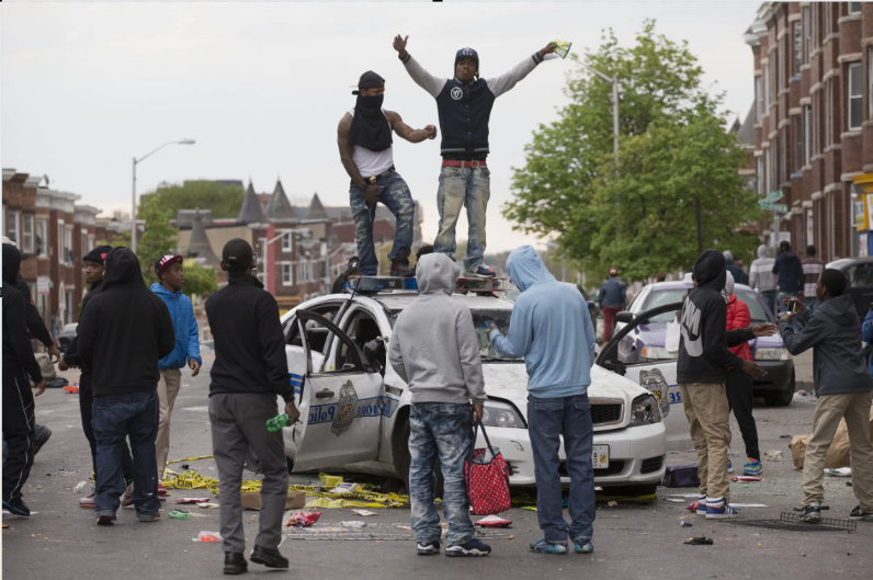 В таком районе одной жить страшно, кто бы спорил!