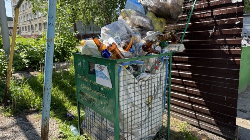     Контейнеры с пластиком в поселке Южном Дмитрий Лямзин