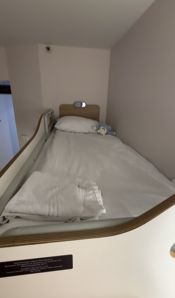 Верхняя кровать. Вполне себе