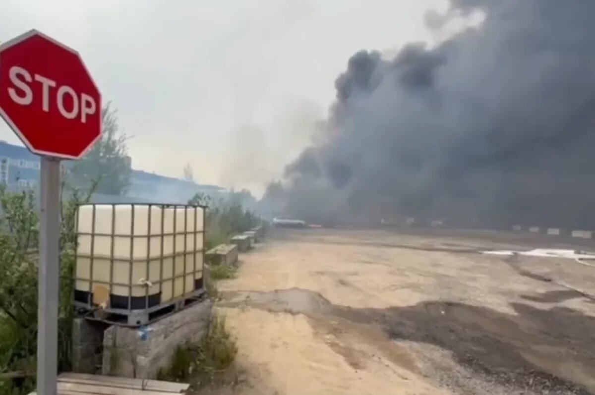    Пробу воздуха на отравление взяли после пожара на заводе в Ленобласти