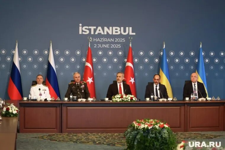 Переговоры, как и в предыдущий раз, начались с задержкой. Фото: Александр Рюмин / РИА Новости