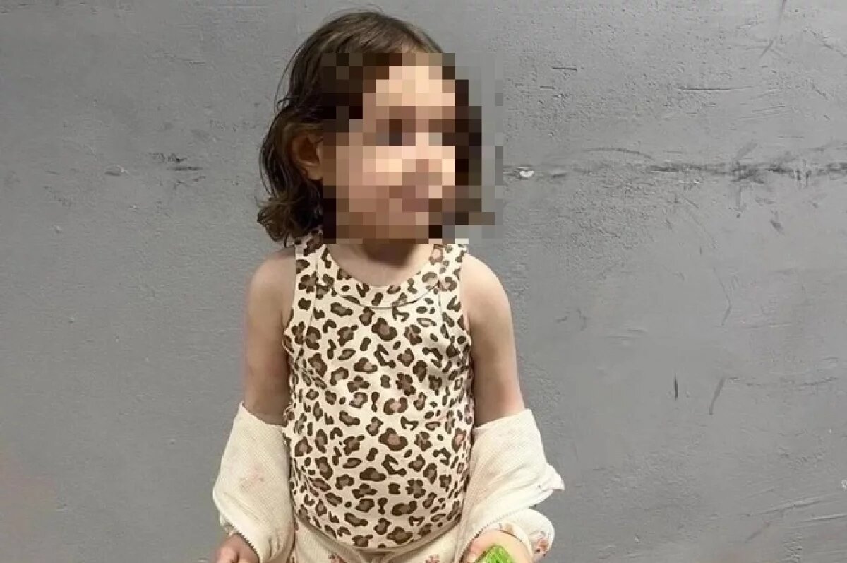    В ЖК Ново-Патрушево нашли девочку без верхней одежды и обуви. Она бродила по району в поисках родителей.