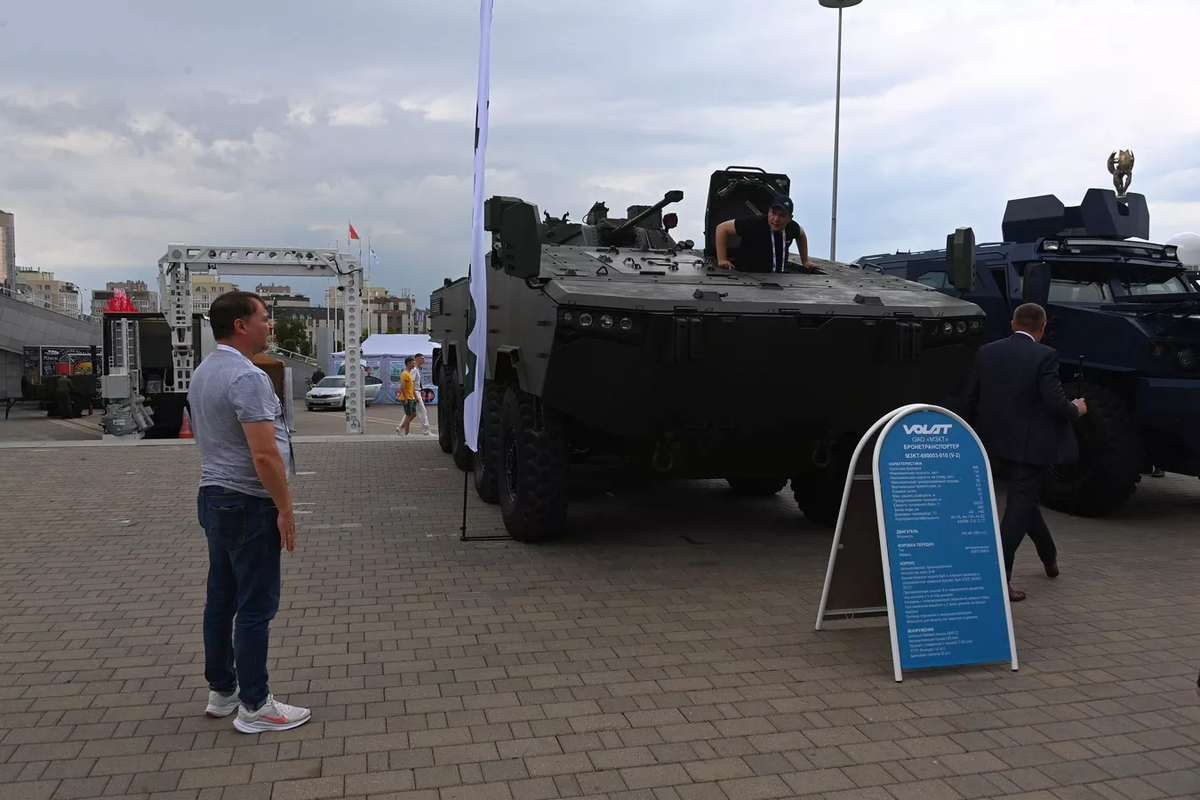 Фото6 Sputnik.by. Последнее фото БТР с выставки