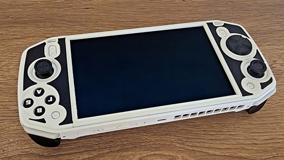 На ЦИПР-2025 показали прототип российской консоли: в сети сразу нашли аналог