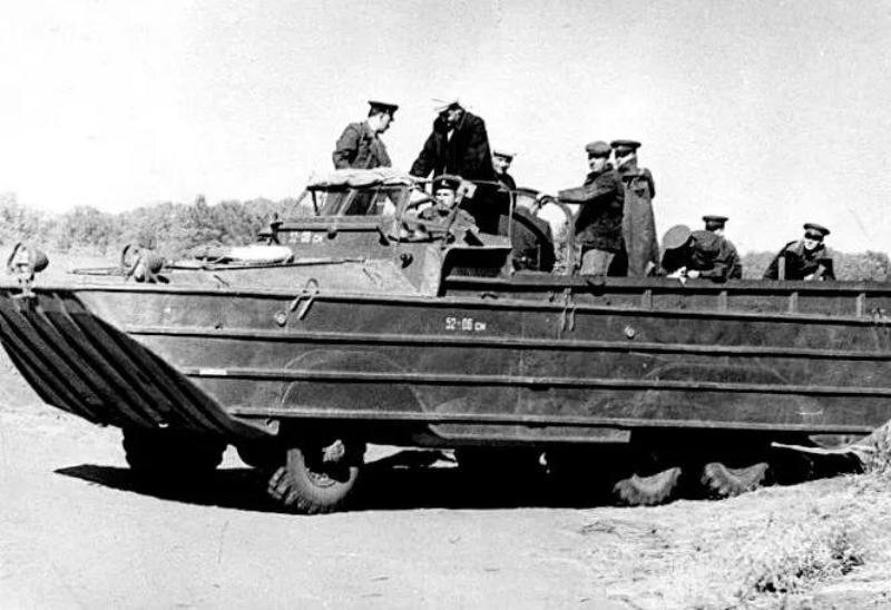 Фотография военнослужащих 221-го отдельного батальона разминирования на о. Зеленом на строительстве Сталинградской ГЭС. 1951-1952 годы. Муниципальное учреждение "Волжский музейно-выставочный комплекс".   ">Фотография военнослужащих 221-го отдельного батальона разминирования на о. Зеленом на строительстве Сталинградской ГЭС. 1951-1952 годы