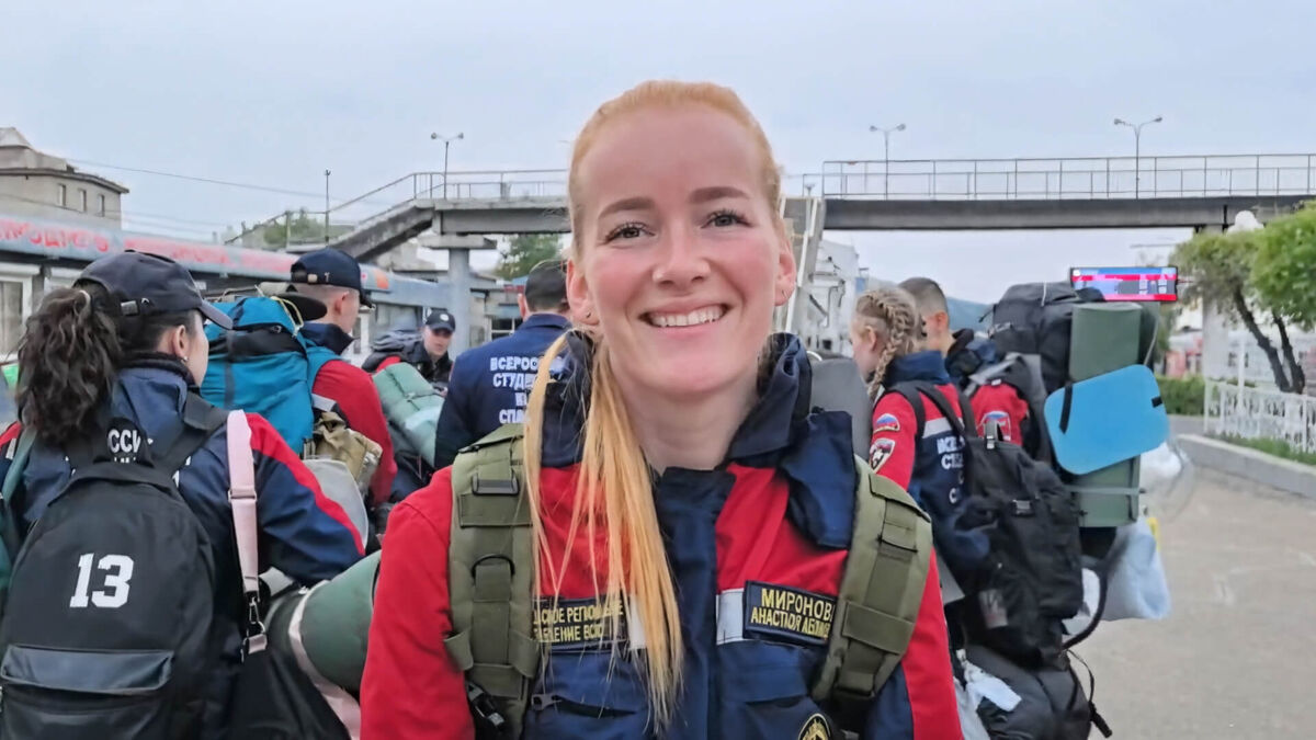    Волонтёры из Свердловской области на вокзале в Чите. На переднем плане – Анастасия Миронович. Фото: Добро.рф