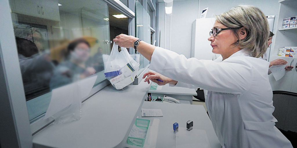 Пациенты с хроническими неинфекционными заболеваниями, например с высоким риском развития сердечно-сосудистых патологий, а также страдающие другими заболеваниями системы крово-обращения, получают лекарства бесплатно