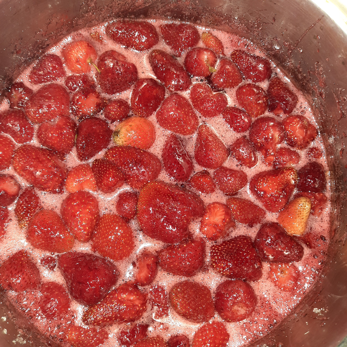 Получилось 5 баночек, ёмкостью около 200 гр