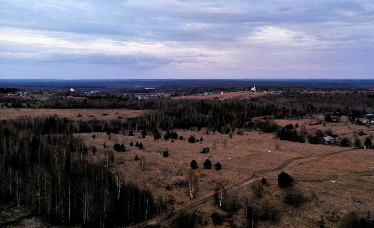 Ыб - там, на холме, на горизонте