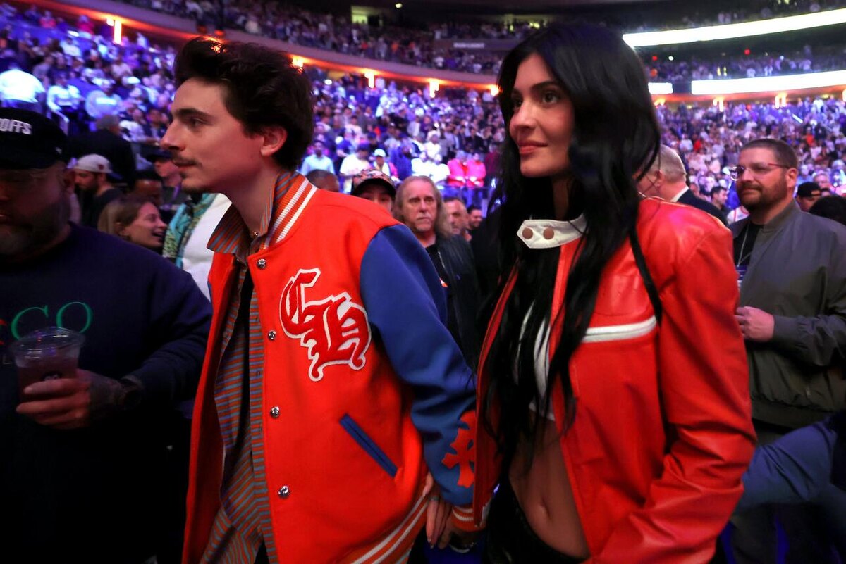    Кайли Дженнер и Тимоти Шаламе на стадионе LEGION-MEDIA