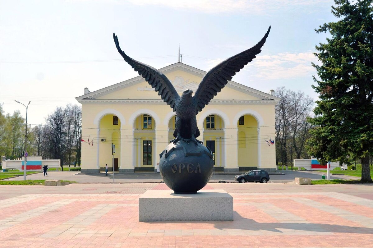 Памятник «Орёл-Юбиляр» в Орле — бронзовая скульптура, установленная на Привокзальной площади