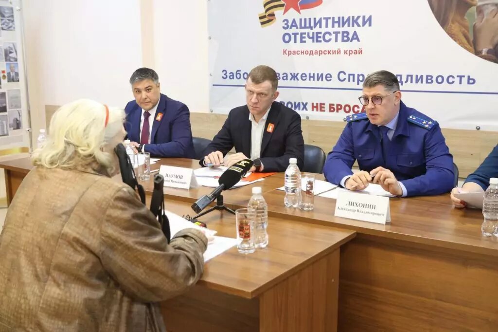 Слева направо: Всеволод Нетреба, Евгений Наумов и Александр Лихонин (фото: пресс-служба администрации Краснодара)
