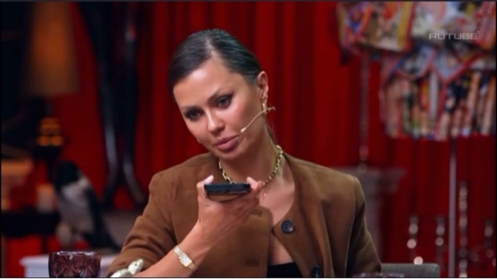    Кадр из шоу «Злые языки», RuTube