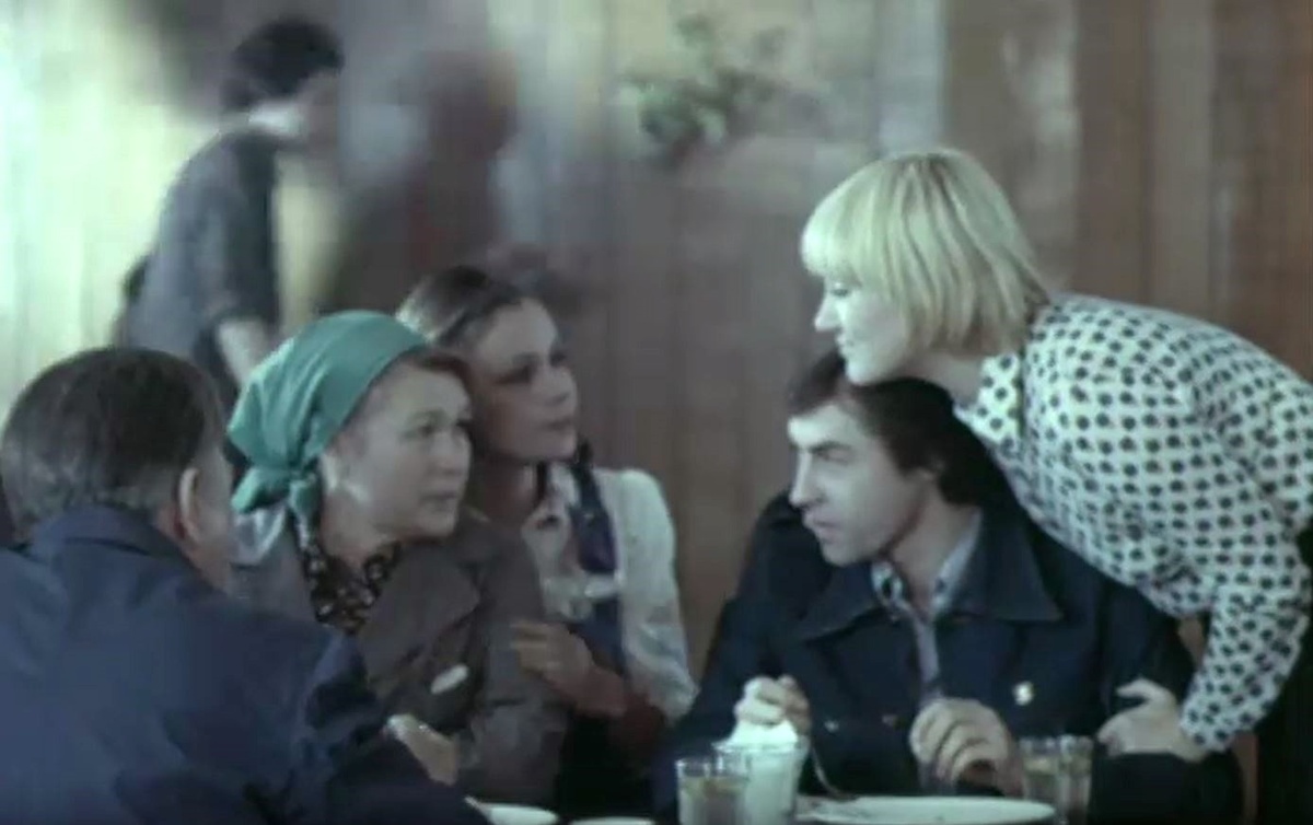 Кадр из телефильма "Семья Зацепиных" (1977)