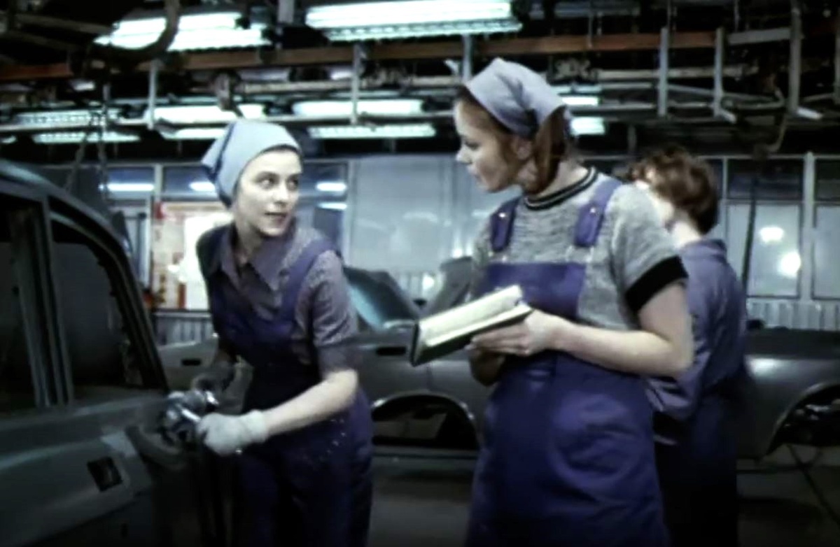 Кадр из телефильма "Семья Зацепиных" (1977)