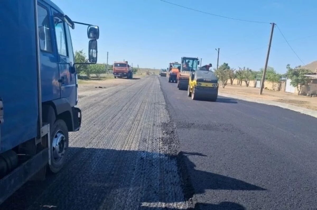    В Крыму ремонтируют участок дороги Новоселовское – Саки