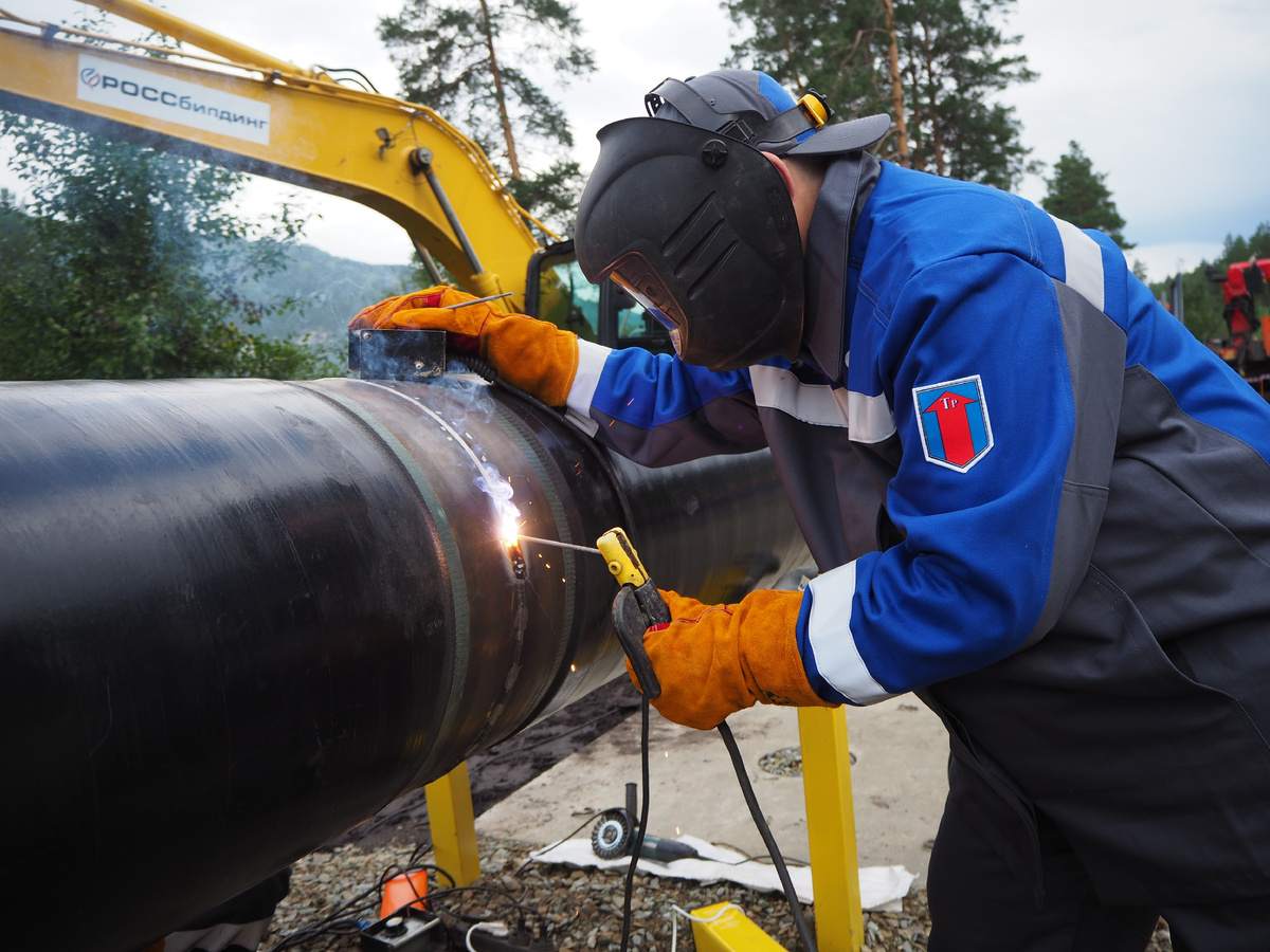 Торжественное мероприятие, посвященное первому стыку и началу строительства межпоселкового газопровода от села Манжерок Майминского района до села Усть-Сема Чемальского района Республики Алтай, 20.08.2024. Фото: Gasfoto.ru