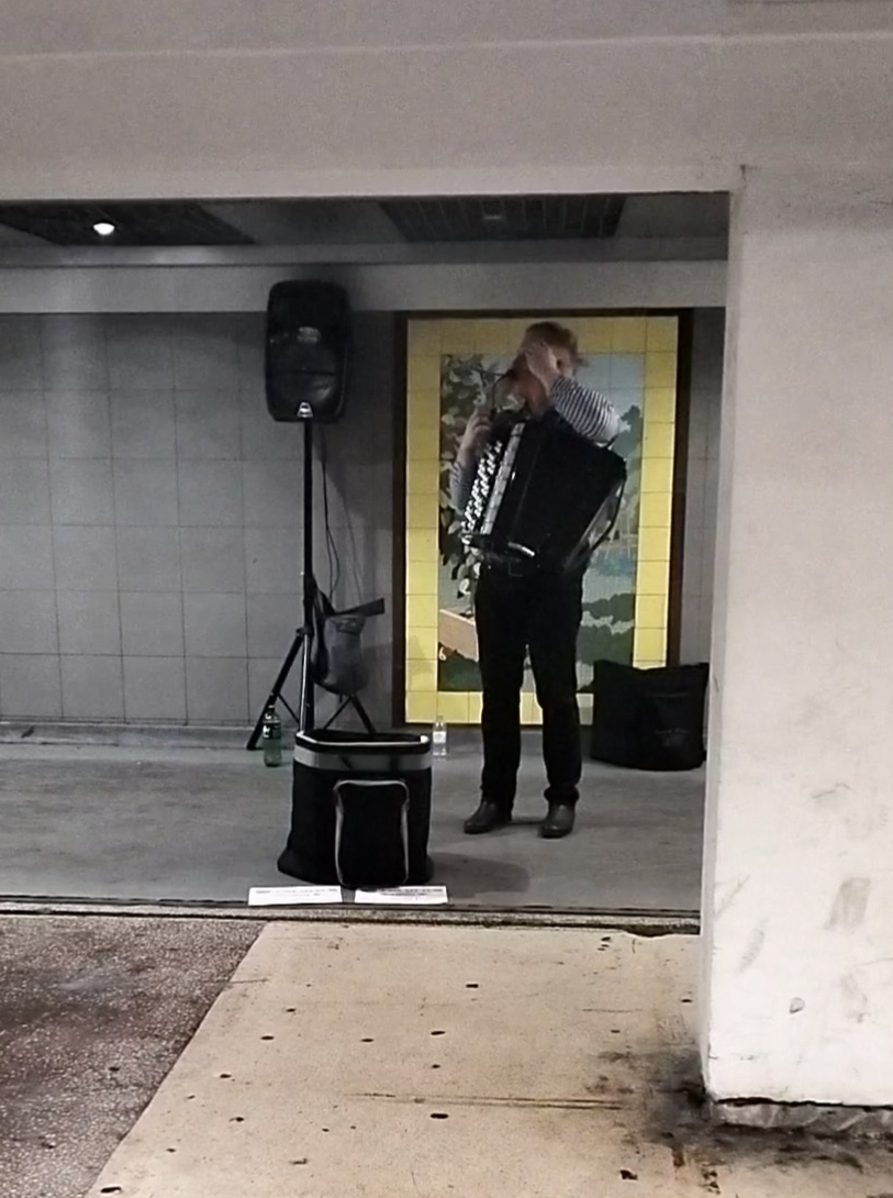 Когда сам себе конферансье