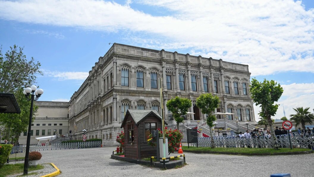    ДВОРЕЦ ЧИРАГАН В СТАМБУЛЕ, ГДЕ ПРОШЛИ РОССИЙСКО-УКРАИНСКИЕ ПЕРЕГОВОРЫ. ФОТО: © LIU LEI/ GLOBAL LOOK PRESS