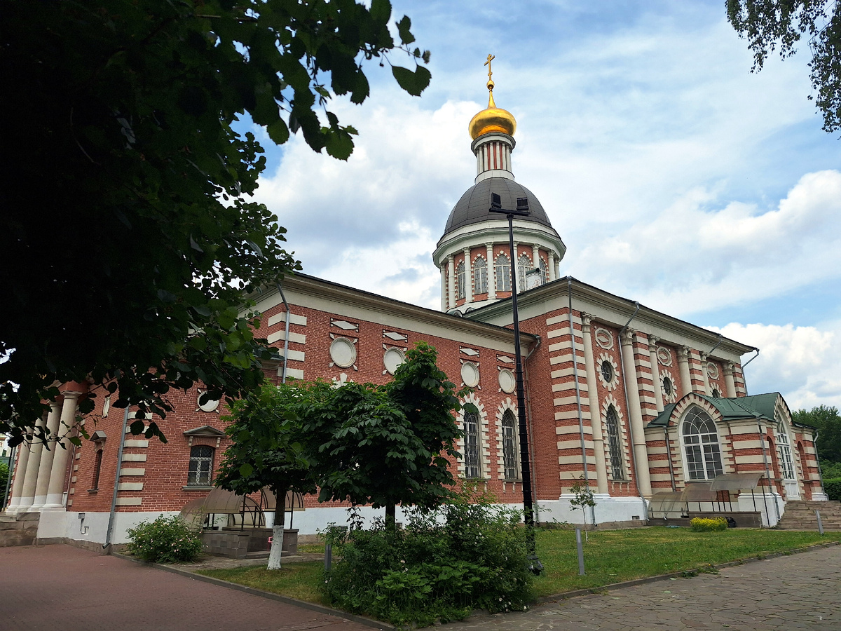 <== Старообрядческий собор Рождества Христова.