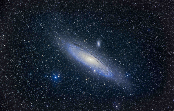    Туманность Андромеды  Alan Dyer/VW Pics/Universal Images Group via Getty Images