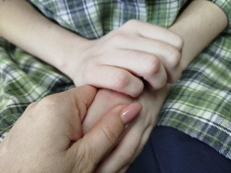     Все дело в точках, которые находятся на руках. Фото: Архив МК в Великом Новгороде