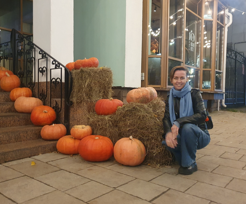 Наверняка, ресторан купил тыковки у кого-то на Авито)