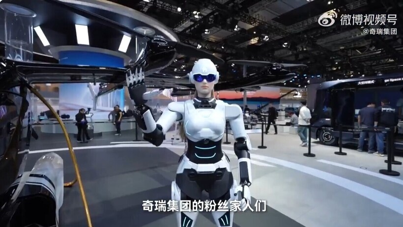    В дилерском центре Chery продавцам помогают продавать машины роботы