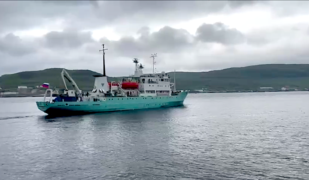 Скриншот видео – как отправился в рейс НИС «Профессор Молчанов». Источник: тг-канал «Новости Шпицбергена» / t.me/spitsbergen_misc