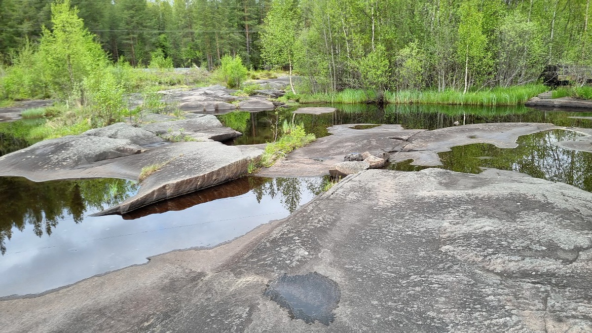 Озерца между скальными породами, красивейшие, удивительные места