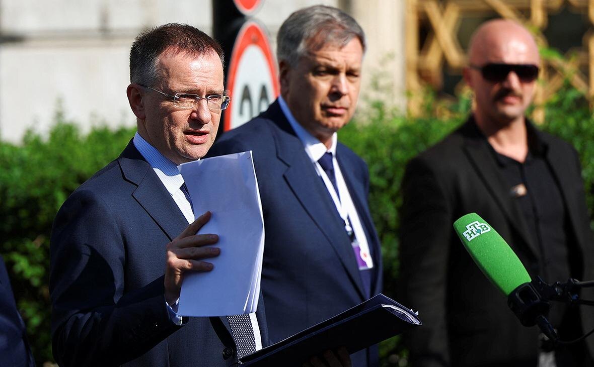     Владимир Мединский выступает перед прессой после мирных переговоров между Россией и Украиной в Стамбуле. Источник: Reuters Автор фото: Murad Sezer