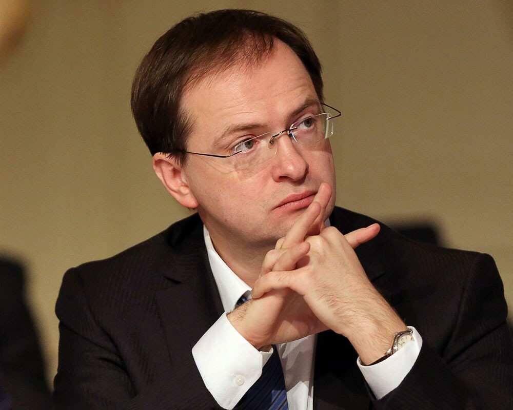 
🕊️ Мирные шаги на переговорах: Россия передаёт тела украинских военных и предлагает гуманитарные паузы