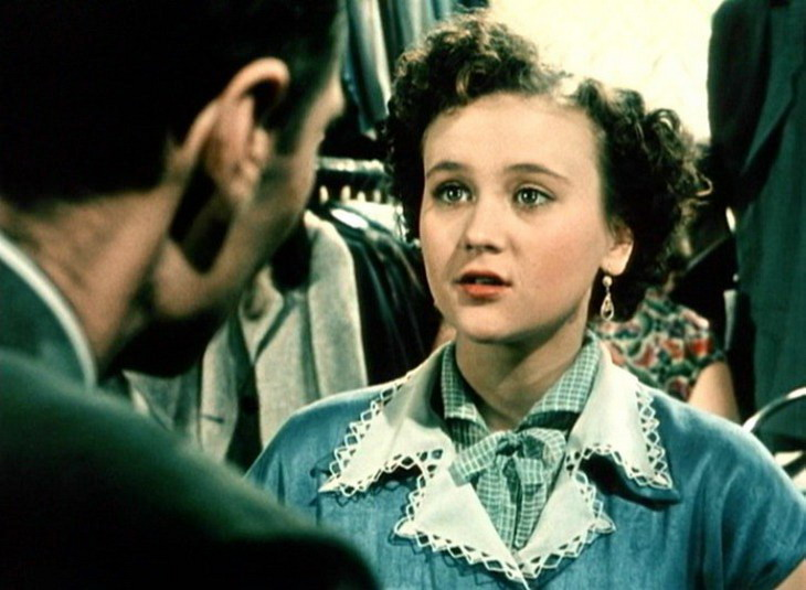 Микаэла Дроздовская в фильме Самсона Самсонова "За витриной универмага" (1955)