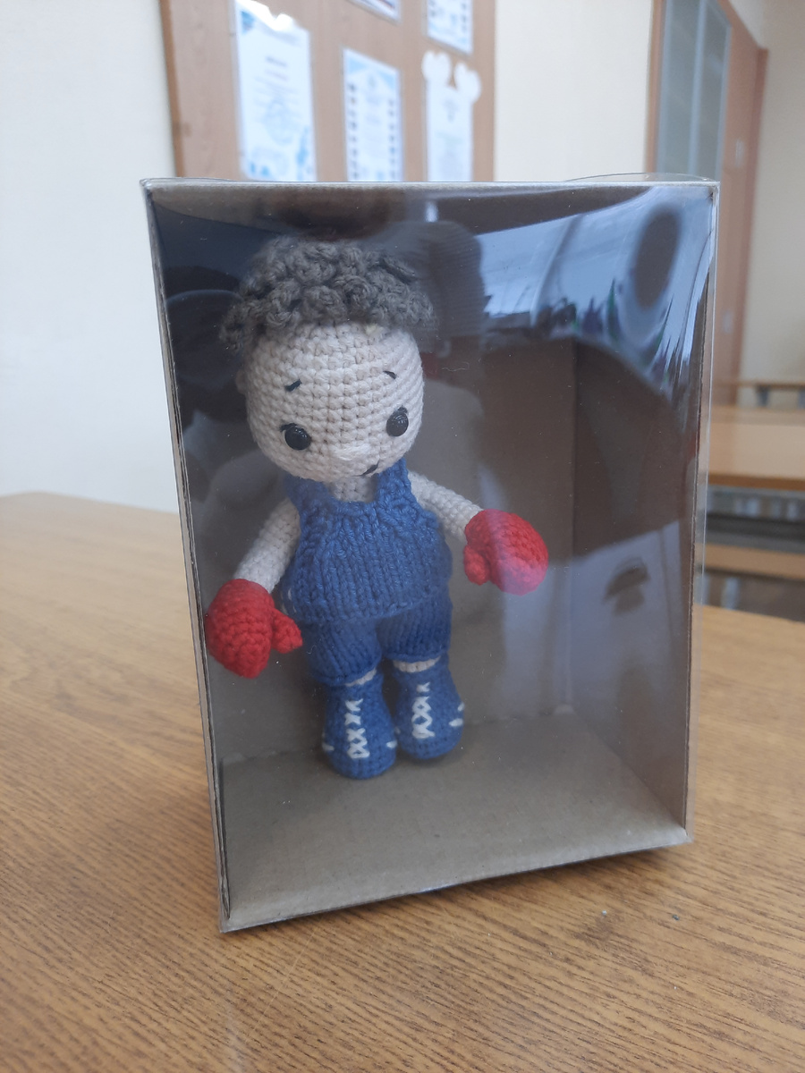 Кукла мальчик-боксер