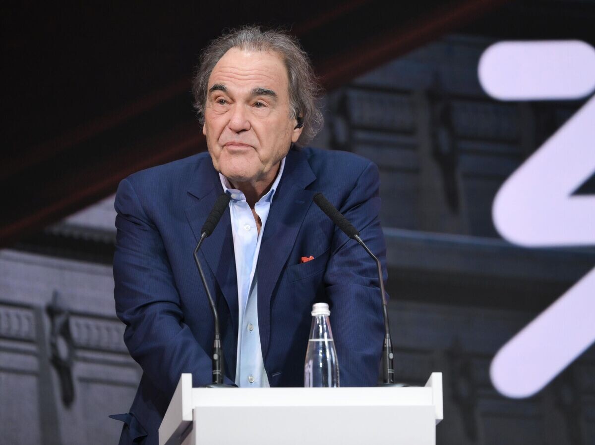    Американский режиссер Оливер Стоун выступает на федеральном просветительском марафоне "Знание. Первые"© РИА Новости / Григорий Сысоев