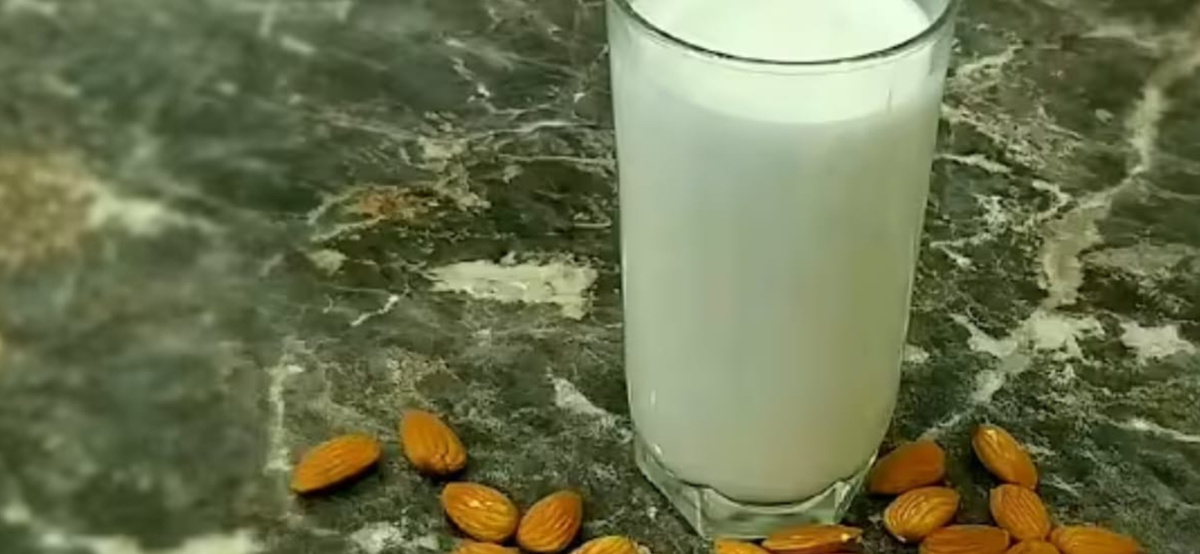 Молоко из миндаля