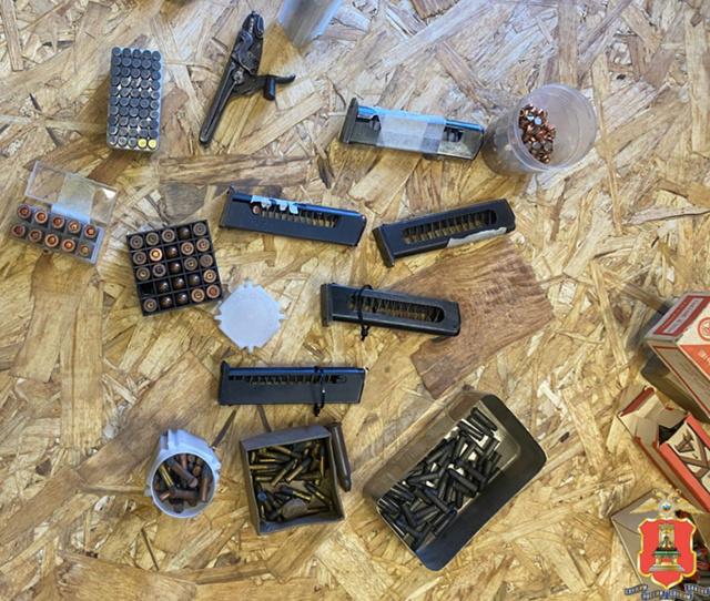 В Твери заводчанин хранил в гараже «коллекцию» пригодных к стрельбе патронов