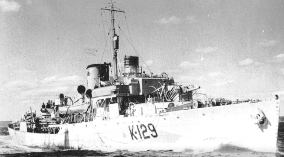 Уже в боево "конфигурации" - корвет "Агассиз" (тип "Флауэр") Канадских ВМС в 1944 году