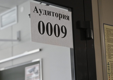    «Заставили поднимать юбку при всех». Школьница из Перми пожаловалась на жёсткий досмотр перед ЕГЭ