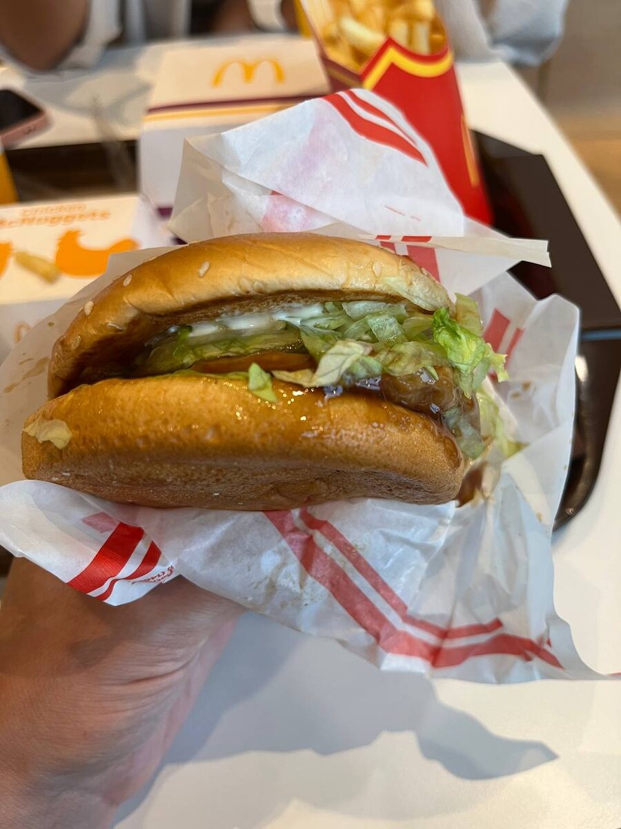 Самурай бургер в макдональдсе на Пхукете